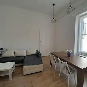 https://sunny-rooms-at-danube.inbudapesthotels.com