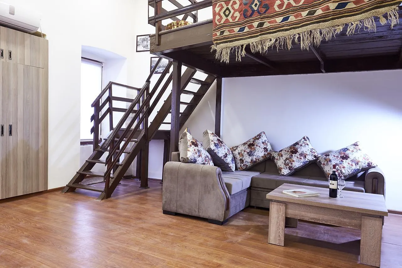 Pheasant Home In Old Tbilissi